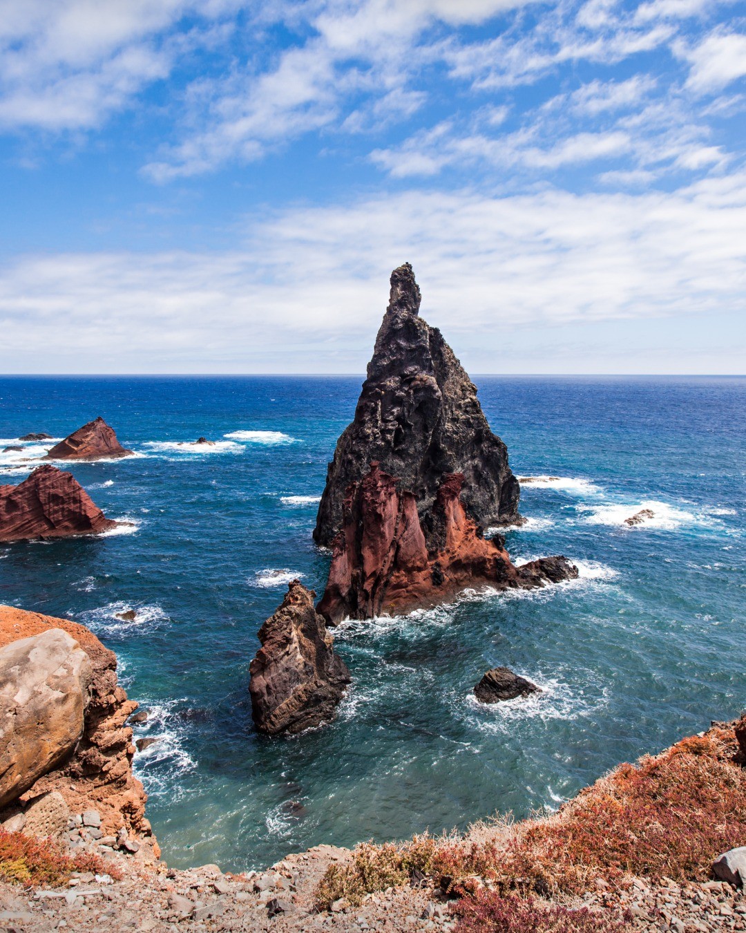 ⛰✨ Madeira egy gyönyörű és lenyűgöző sziget, amely szebbnél szebb fotózási célpontokat rejt. Már alig várjuk, hogy meghódítsuk a fotós csapatunkkal a szigetet. 🤩

Ha szeretnél velünk tartani a 2023-as fotótúránkra, akkor jelentkezz minél előbb, mert a létszám LIMITÁLT! 👇
Link a BIO-ban!
.
.
.
.
#bestphototour #fototura #fotostura #photographytour
#photographer #quotes #utazzvelunk #fotozzvelunk
#travelphotography #magyarfotosok #magyarfotoklub
#landscapephotography #iceland #izlandifotók
#icelandphotography #worldsbestplaces #utazossztorik
#fotossztorik #MADEIRA #PORTUGAL