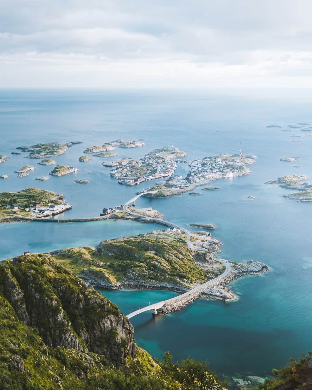 📸 Norvég fotótúra a Lofoten szigeteken 📸

A szigetcsoport az UNESCO Világörökség részét képezi, a National Geographic szerint pedig ez a világ harmadik legvonzóbb turisztikai úti célja. 🤩

Csatlakozz norvég fotótúránkhoz mihamarabb, mert a létszám LIMITÁLT!
.
.
.
.
.
.
#bestphototour #photographytour #norway #norwayphotography #landscapephotography #northernlights #lofoten #lofotenphotography #quotes #travelwithus #travelling #travel #fotótúra #fotóstúra #photographer #utazzvelünk #magyarfotoklub #utazossztorik